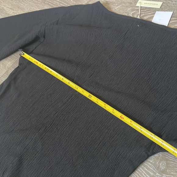 💟Max Studio black crinkle fabric, 3/4 sleeve blouse, NWT, Med - Picture 10 of 11